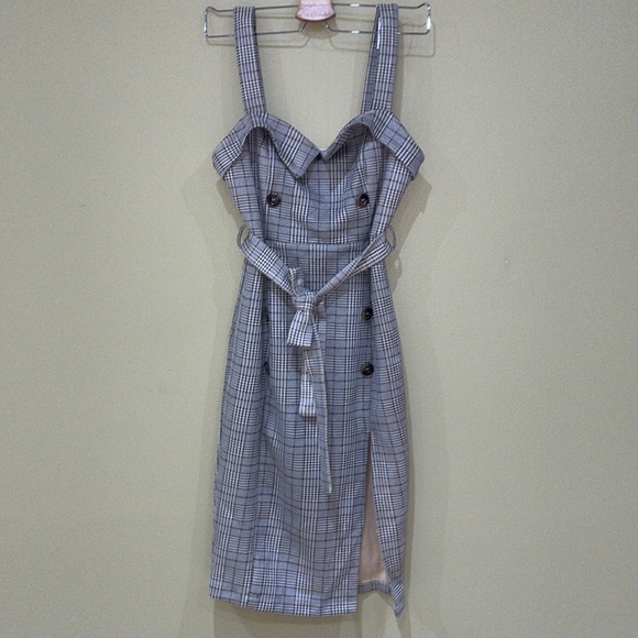 Fashion Nova Dresses & Skirts - NWOT FASHION NOVA Dress 🤍